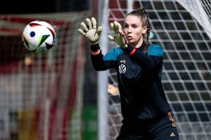 Nächste Debütantin: Mahmutovic gegen Italien im DFB-Tor
