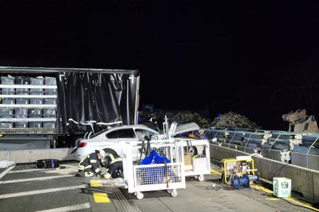 Mehrere Autobahnabschnitte wurden nach der Unfallserie gesperrt.