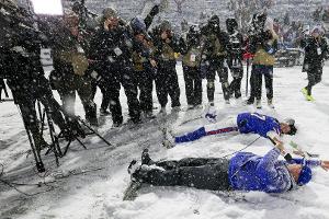 Schneetreiben in Buffalo: NFL-Profi greift zur Skibrille