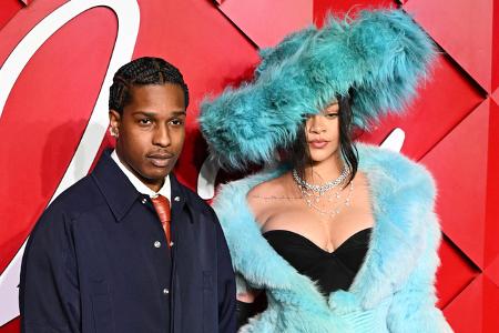 Es kommt selten vor, dass A$AP Rocky mehr im Mittelpunkt steht als seine Partnerin Rihanna, doch am Montagabend (2. Dezember) war die Sängerin in ihrem Vintage-Outfit von Christian Lacroix 