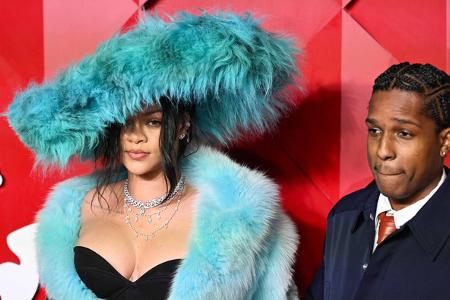 ...bei den Fashion Awards einen Preis als Cultural Innovator entgegennahm. Natürlich wurde trotzdem angeregt über die Kopfbedeckung von Rihanna diskutiert - schließlich stand bei den Awards neben den Stars die Mode im Mittelpunkt!