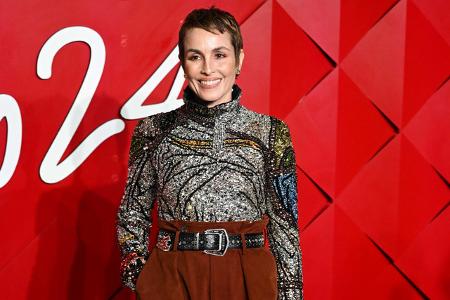 ...während die schwedische Schauspielerin Noomie Rapace noch einmal den High-Waist-Trend mit hoher Taille aufleben ließ.