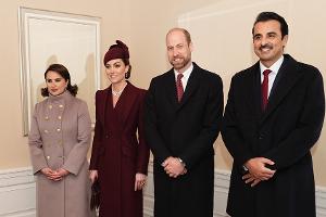 Prinzessin Kate strahlt beim Staatsbesuch im burgunderroten Outfit