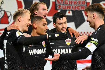 Mit besserer B-Elf: VfB in Regensburg souverän weiter Mit besserer B-Elf: VfB in Regensburg souverän weiter