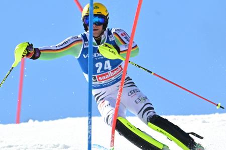 Kreuzbandriss bei Slalomfahrer Holzmann Kreuzbandriss bei Slalomfahrer Holzmann