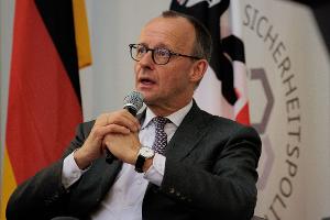 Merz nennt Gedankenspiele Baerbocks unverantwortlich
