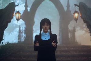 Netflix-Hit "Wednesday": Erstes Bild aus Staffel zwei und Drehschluss
