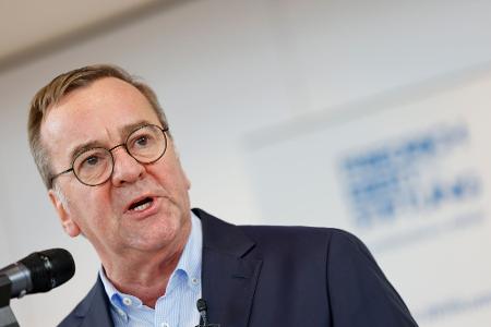 Mit Blick auf die Lage im Ostseeraum zieh der Verteidigungsminister einen Vergleich zum Kalten Krieg. (Archivbild) Mit Blick auf die Lage im Ostseeraum zieh der Verteidigungsminister einen Vergleich zum Kalten Krieg. (Archivbild)
