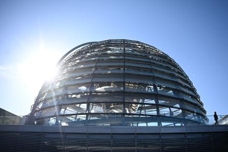 Bundestag mit der gläsernen Kuppel als Wahrzeichen. (Archivbild) Bundestag mit der gläsernen Kuppel als Wahrzeichen. (Archivbild)