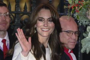 Prinzessin Kate präsentiert Weihnachtskarte zum Gottesdienst