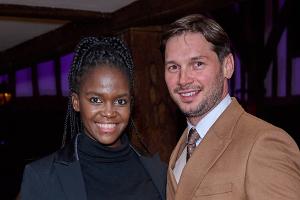 Oti Mabuse wird im UK-Dschungelcamp von ihrem Mann überrascht