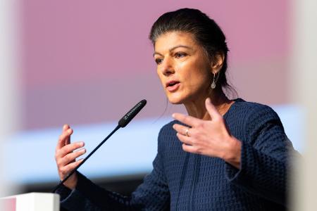 BSW-Gründerin Sahra Wagenknecht warb für den Koalitionsvertrag von CDU, BSW und SPD in Thüringen. BSW-Gründerin Sahra Wagenknecht warb für den Koalitionsvertrag von CDU, BSW und SPD in Thüringen.