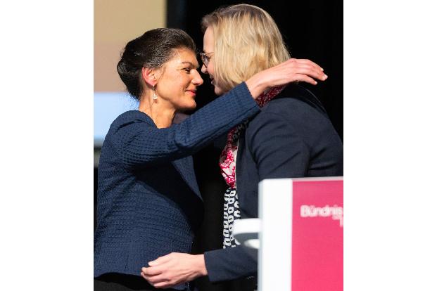 Thüringens BSW-Chefin Katja Wolf und Parteigründerin Sahra Wagenknecht zeigten sich nach einem Streit im Zuge der Koalitionsverhandlungen nun bei einem Landesparteitag versöhnlich. 