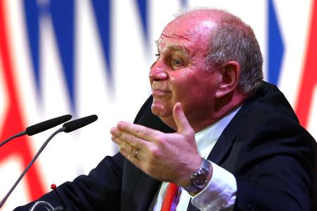 2012 - Die Alaba-Anekdote - Jahreshauptversammlungen sind zum Ende des Jahres und kurz vor Weihnachten auch gerne Mal wohlig-kuschlig und zum Liebhaben. Also erzählte Uli Hoeneß 2012 eine kleine Anekdote über David Alaba. Hoeneß habe den Österreicher auf Gerüchte angesprochen, er sei mit Franck Ribéry feiern gewesen ...