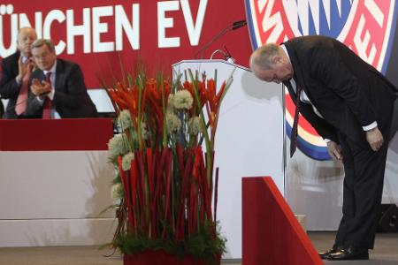 2014 - Auf Wiedersehen - 'Das war's noch nicht!' Mit diesen Worten verabschiedete sich Hoeneß auf einer außerordentlichen Mitgliederversammlung vorläufig von den Mitgliedern. Schon damals war klar, Hoeneß würde nach seinem Gefängnisaufenthalt zurückkehren.