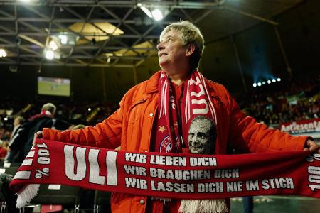 2016 - Die Rückkehr - Zwei Jahre später stellte sich der vorzeitig entlassene Ex-Manager erneut für die Präsidentschaft beim FC Bayern zur Wahl. 'Dass ich heute hier stehen darf, verdanke ich meinen zwei Familien. Zum einen meiner Frau, meinen Kindern und Enkelkindern. Und dann der Familie des FC Bayern', meinte Hoeneß.
