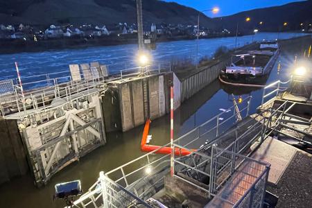 Noch gibt es keine Lösung für die Schiffe auf der Mosel, die nicht weiterkommen. Noch gibt es keine Lösung für die Schiffe auf der Mosel, die nicht weiterkommen.