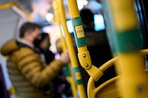 Bus-Ansagen gegen laute Telefonate und Videos