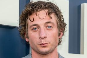 "The Bear" und Baby Yoda: Jeremy Allen White im "Mandalorian"-Kinofilm