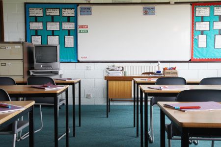Lehrer Klassenraum mit Tafel