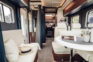 Elegantes Einzelbetten-Mobil auf Mercedes-Basis