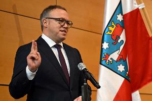 "Thüringer Innovation": Voigt mit Linke-Hilfe Regierungschef