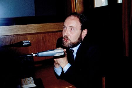 Gerd Heidemann 1985 vor einem Mikrofon