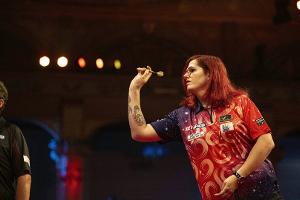 Morddrohungen und Support: Transfrau-Debatte bei Darts-WM