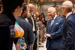 König Charles III. besucht Apple-Hauptquartier in London