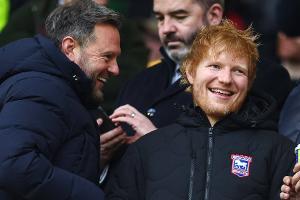 Ed Sheeran genießt Ipswich-Sieg im Stadion
