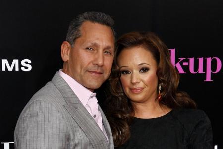 Angelo Pagán und Leah Remini
