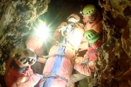 Der Rettungseinsatz dauert an - die Rede ist von weiteren 48 Stunden.