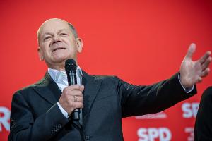 Scholz übersetzt Tünkram: "Frei erfundenes Zeug"