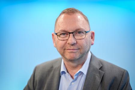 Verdi-Chef Frank Werneke blickt entschlossen auf die nächsten Tarifgespräche.
