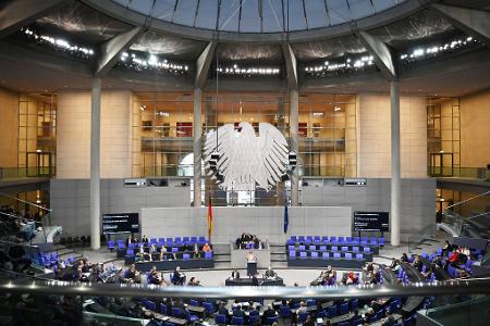 Auch wenn die Regierung geplatzt ist: Der Bundestag kann bis zur Neuwahl noch Gesetze beschließen. (Archivbild) Auch wenn die Regierung geplatzt ist: Der Bundestag kann bis zur Neuwahl noch Gesetze beschließen. (Archivbild)