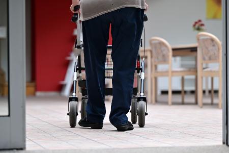 14 Prozent der Pflegebedürftigen werden vollstationär im Pflegeheim versorgt. (Symbolbild) 14 Prozent der Pflegebedürftigen werden vollstationär im Pflegeheim versorgt. (Symbolbild)