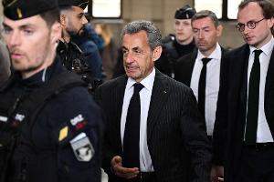 Ex-Präsident Sarkozy muss Strafe mit Fußfessel verbüßen