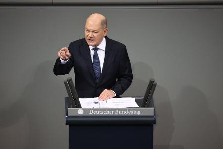 Bundeskanzler Olaf Scholz (SPD) nutzt seine Rede über die Vertrauensfrage im Bundestag für eine harte Attacke gegen die FDP. (Archivbild)