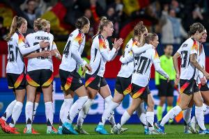 DFB-Frauen spielen in Breda gegen die Niederlande