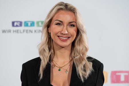 Ob Anna-Carina Woitschack noch einmal so richtig zulangt, bevor sie im Januar ins Dschungelcamp geht? Die Tradition bei der Sängerin ist eher schlicht: 