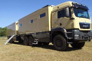Expeditionsmobil auf MAN TGS mit Offroad-Anhänger