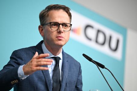 Als so gut wie gesetzt für das Wirtschaftsministerium gilt Generalsekretär Carsten Linnemann.