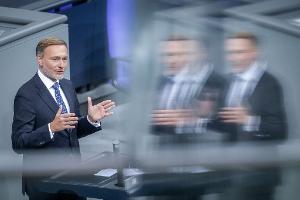 Bundestag beschließt Steuerentlastungen und Kindergeld-Plus