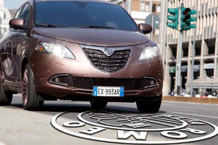 Lancia Ypsilon Absatz Alfa Romeo Logo Collage
