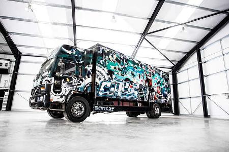 09/2019, Volvo FL 6 von 1988 mit Banksy-Graffito