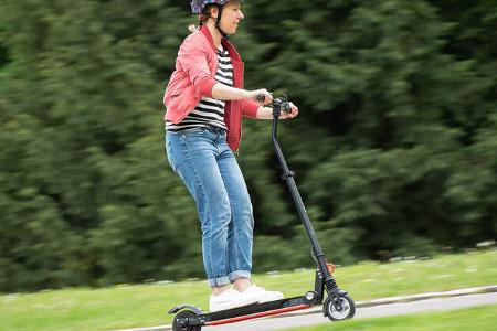 E-Scooter Elektro Tretroller Test Vergleich BMW X2 City Metz Moover Xiaomi M365 Moovi Ninebot ES2