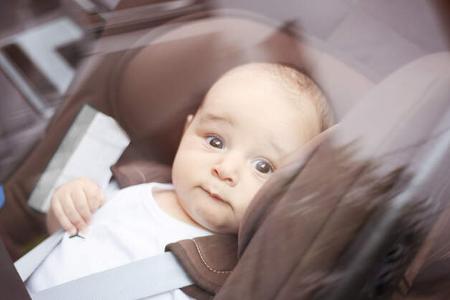 Hitze im Auto Sommerzeit Klimaanlage