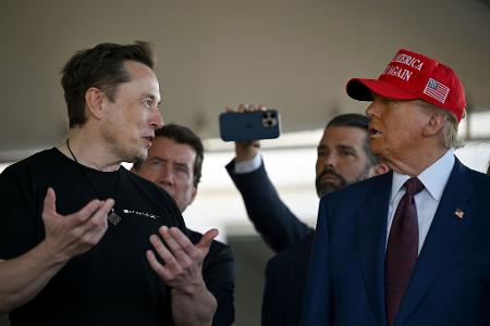 Demokraten fragen angesichts des Blockade-Manövers zum Haushalt spöttisch, wer das Sagen bei den Republikanern hat: Donald Trump oder Elon Musk? (Archivbild)
