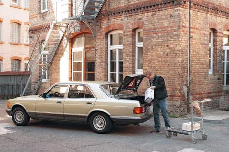 Mercedes 280 SE, Seitenansicht, Heckklappe