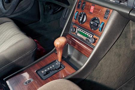 Mercedes 280 SE, Mittelkonsole, Schalthebel